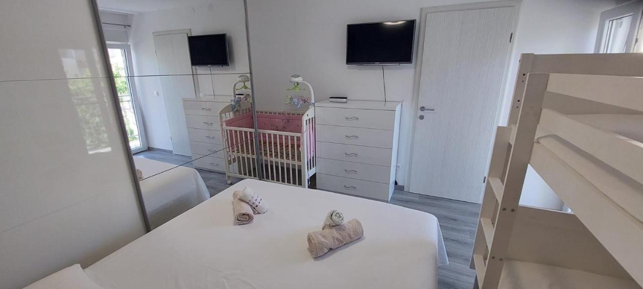 Ani Apartment สปลิท ภายนอก รูปภาพ